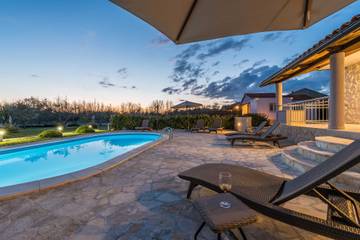 Villa für 8 Personen in Privlaka, Zadar, Bild 1