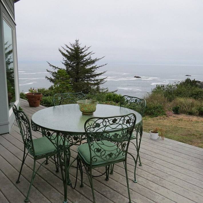 Vacation rental for 6 people, with yard in Brookings