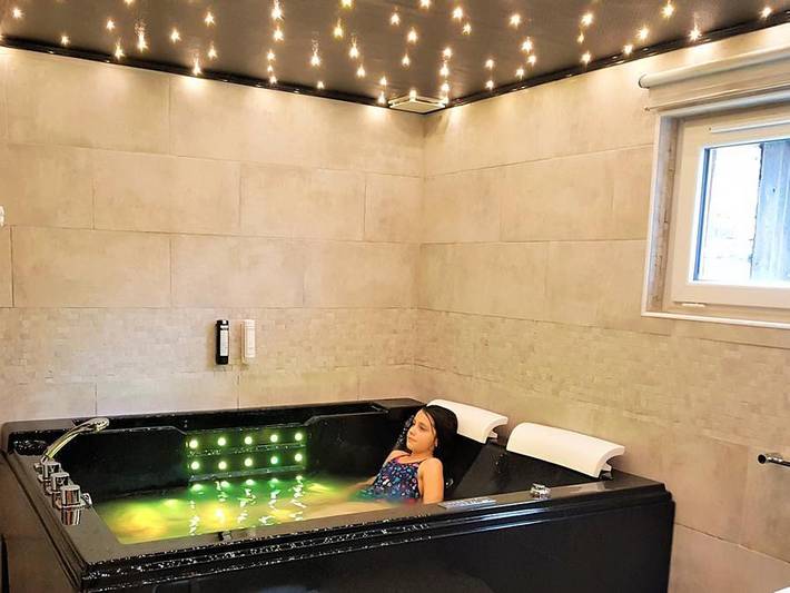 Camping pour 6 personnes, avec jacuzzi et bassin pour enfant en Bourgogne - 4