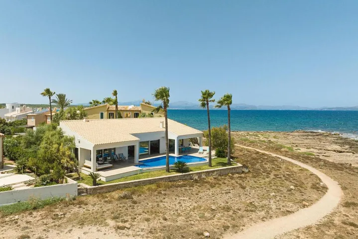 Villa für 8 Personen, mit Terrasse und Pool sowie Ausblick und Garten - 1