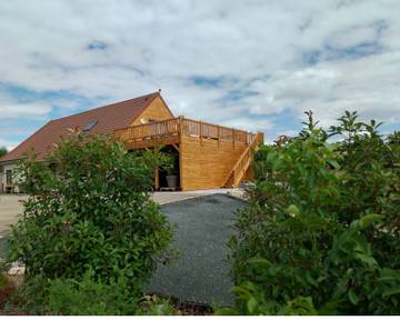 Gîte pour 2 personnes, avec terrasse ainsi que jacuzzi et jardin dans Saône-et-Loire