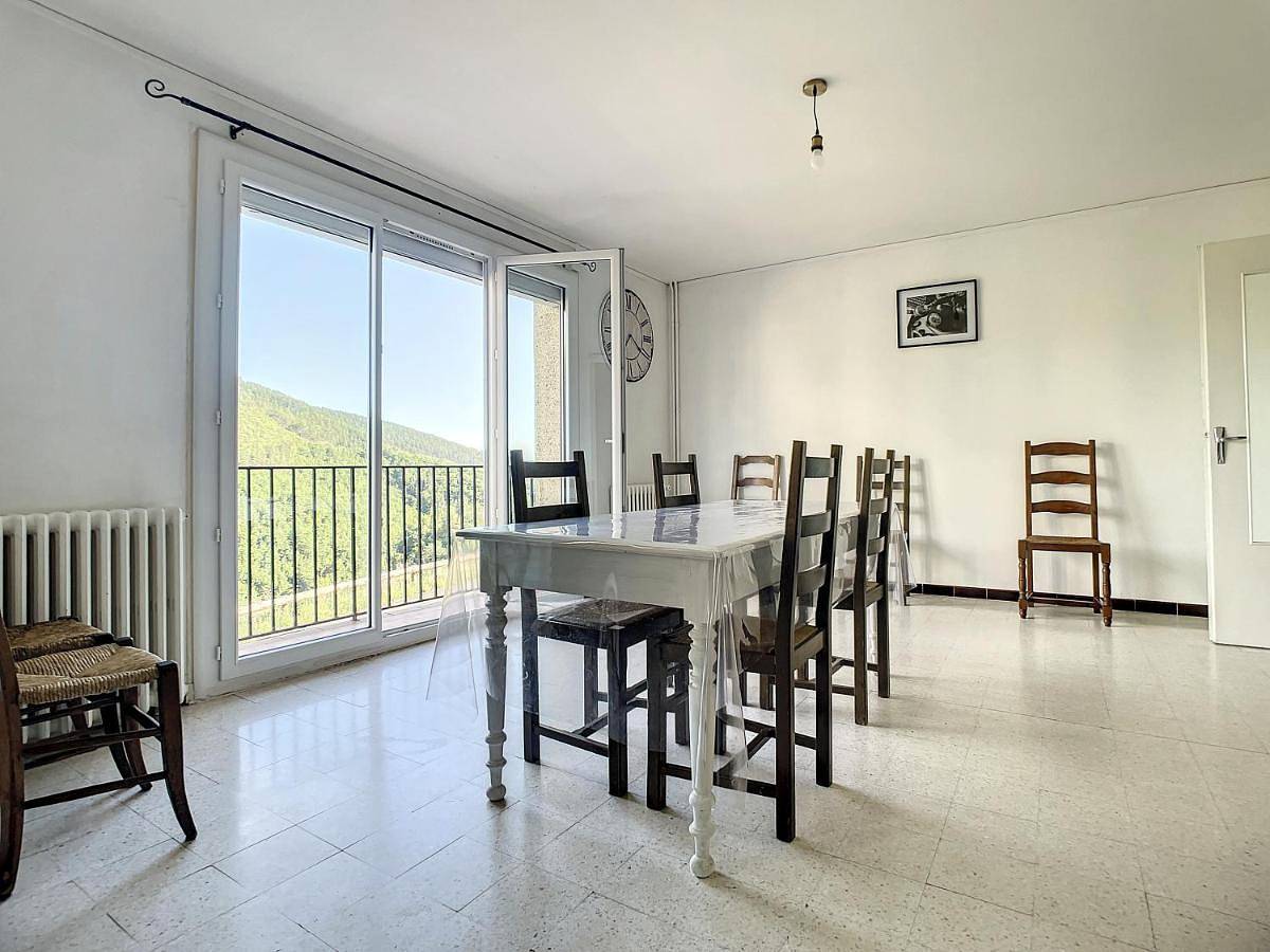 Appartement entier, Three-Bedroom Apartment in Marvejols, Région de Mende