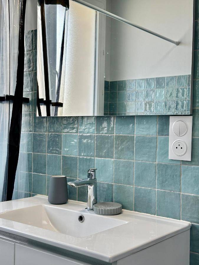 Location de vacances pour 8 personnes, avec vue et terrasse ainsi que jardin et piscine, animaux acceptés à Vals-près-le-Puy - 4