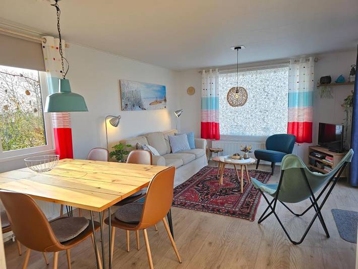 Chalet für 4 Personen, mit Terrasse und Garten in Serooskerke