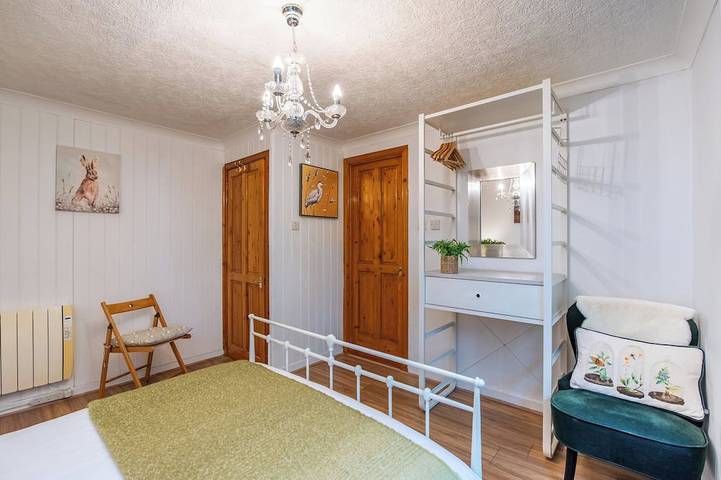 Ganze Wohnung, Stylish Garden Flat Near Loch Ness, ideal for families and groups in Highlands