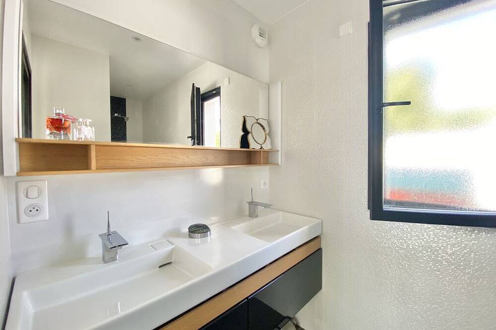 Villa Design avec Piscine Chauffée, Jardin & Plages à 5 min in Concarneau, Région de Quimper