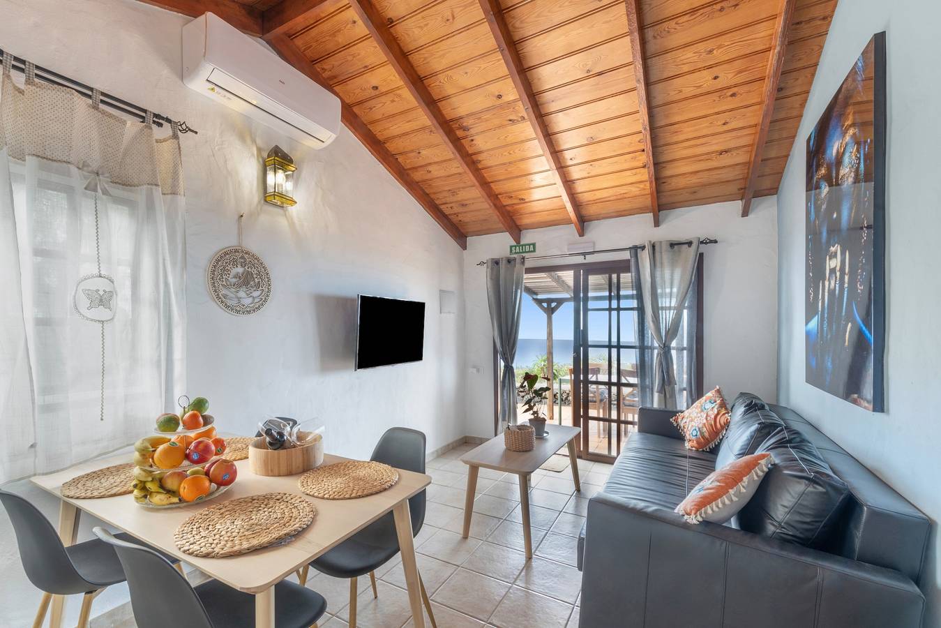 Casa de vacaciones 'El Sueño De Orión' con vistas a la montaña, Wi-Fi y aire acondicionado in Las Manchas, Los Llanos de Aridane
