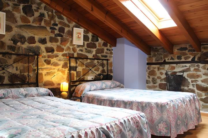 Apartamento entero, Apartamento 4 en El Valle De Soba con vistas a la montaña, jardín compartido y Wi-Fi in Soba, Cordillera Cantábrica
