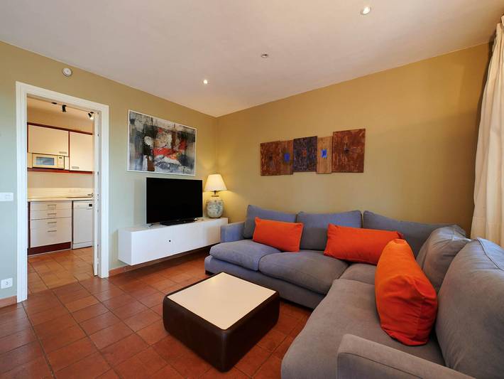 Location de vacances pour 7 personnes, avec terrasse ainsi que jardin et piscine, adapté aux familles à Llafranc