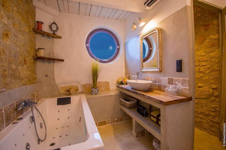 Gîte pour 2 personnes, avec terrasse et piscine ainsi que jacuzzi et jardin à Puimisson - 3