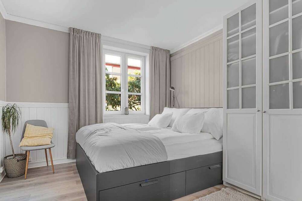 Ganze Wohnung, Spacious Bergen Apartment with Terrace & Parking in Bergenhus, Bergen
