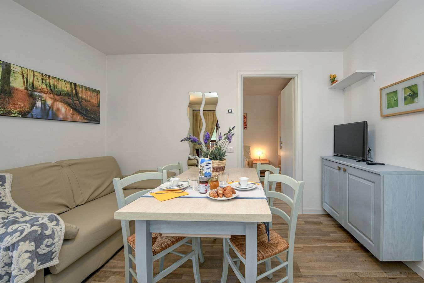 Ganze Wohnung, Ferienwohnung 'Rosa delle Dolomiti Bilocale2' mit Bergblick & gemeinsamer Sauna in Carisolo, Adamello-Presanella-Alpen