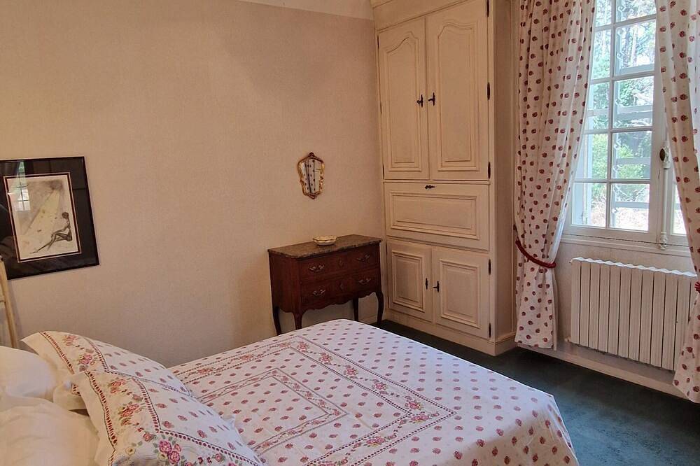 Maison de famille avec piscine aux portes des Alpilles in Saint-Martin-de-Crau, Côte méditerranéenne (France)