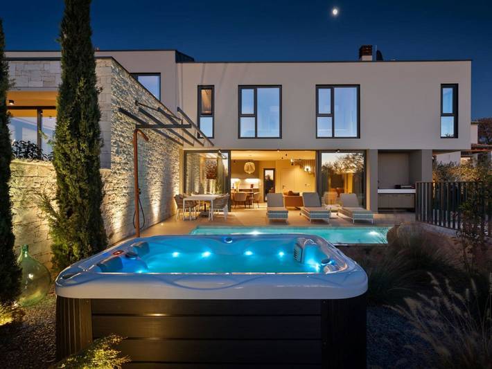 Ferienhaus für 6 Personen, mit Pool und Sauna sowie Garten und Terrasse in Nova Vas