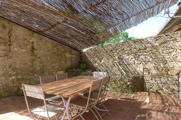 Agriturismo pour 7 personnes, avec jardin à Goudargues