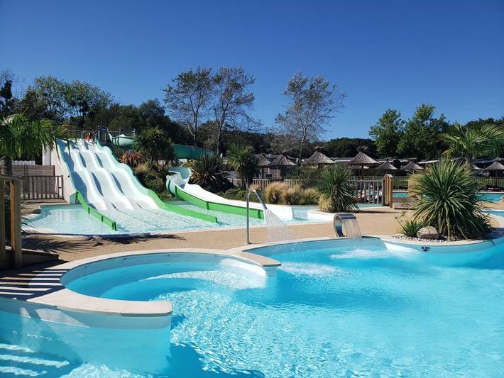 Location de vacances pour 6 personnes, avec Terrasse et Jardin ainsi que Bassin pour enfant et Piscine dans Plage Kerambigorn