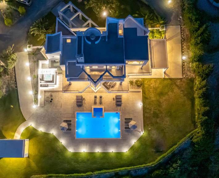 Ferienhaus für 14 Personen, mit Whirlpool und Garten sowie Pool in Rhodos Stadt