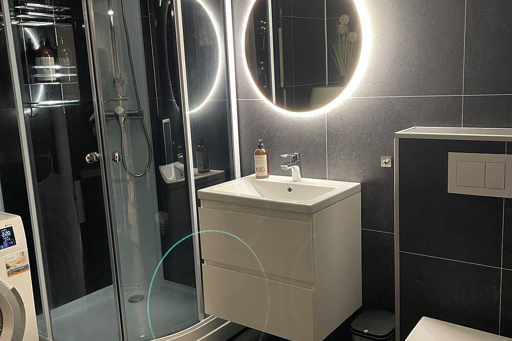 Hel leilighet, 2-bedroom apartment in brilliant Tromso with Wifi.Close to Tromso Airport in Kvaløya, Tromsø