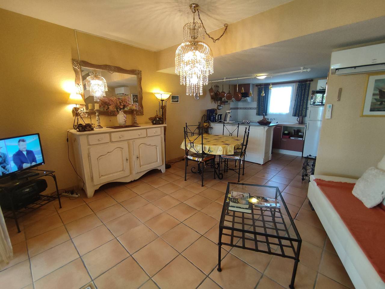 Elegant Villa with Air Conditioning, Private Parking, and Balcony in Cap d'Agde, Agde