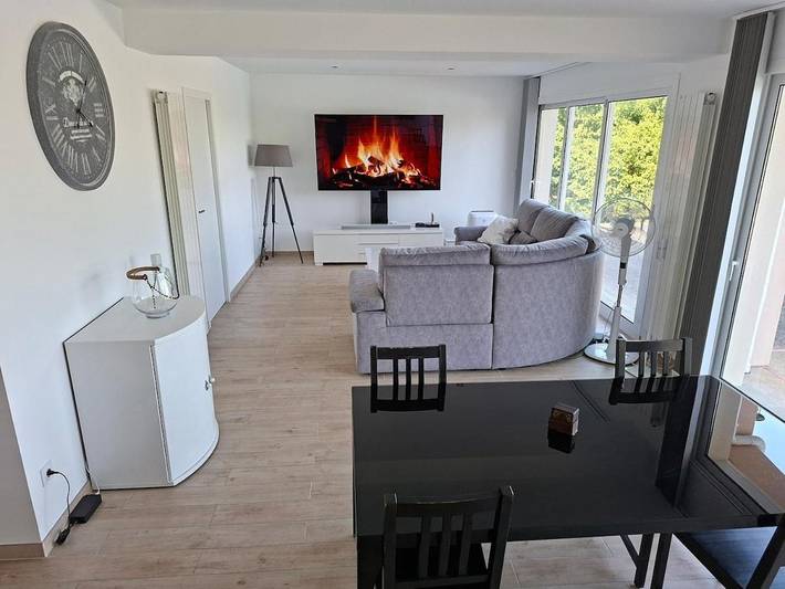 Location de vacances pour 8 personnes, avec Balcon et Terrasse ainsi que Piscine et Vue à Samatan