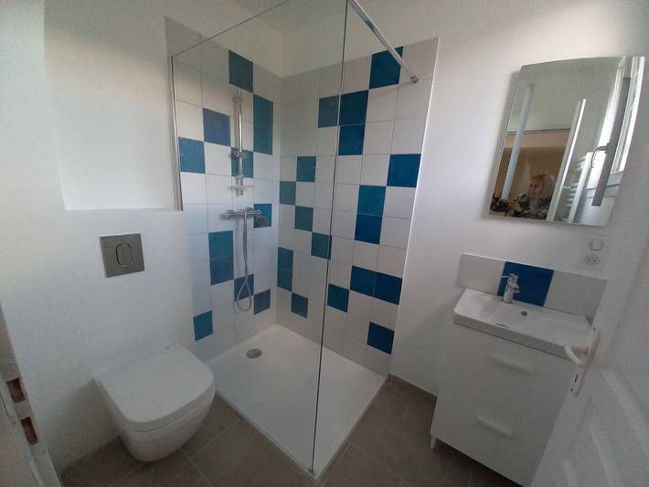 Bed and Breakfast 'Chambre Bleue - Ostau La Lutz' with Shared Terrace, Shared Garden and Wi-Fi in Saint-Germain-de-Calberte, Cevennerna