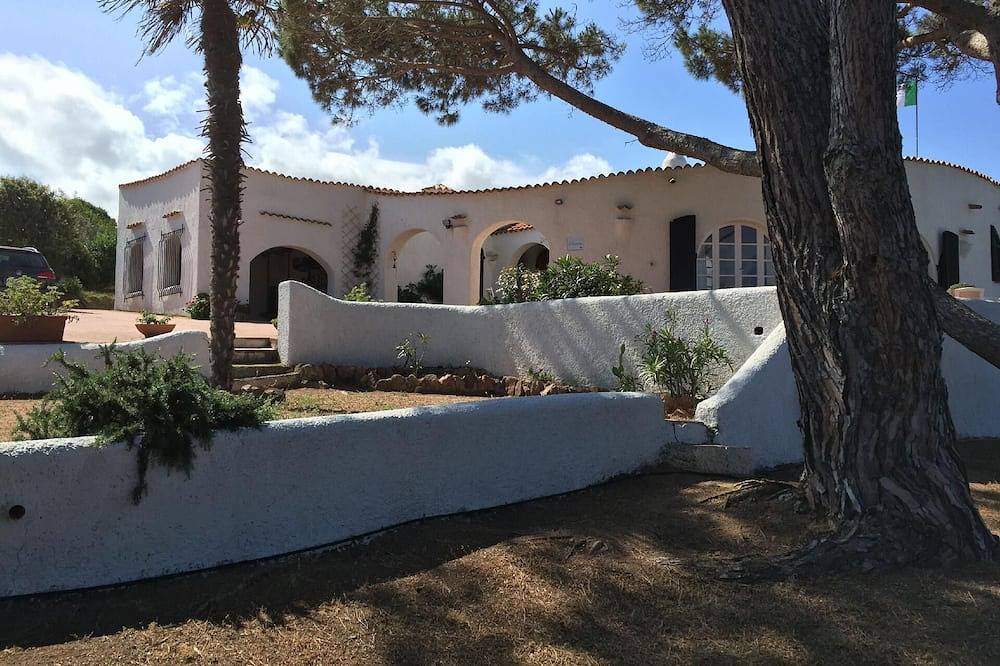 Villa Costa Rossa in La Marinedda, Trinità d'Agultu e Vignola