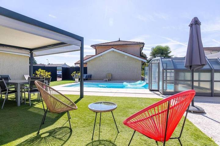 Location de vacances pour 6 personnes, avec jardin et piscine à Bourg-en-Bresse - 4