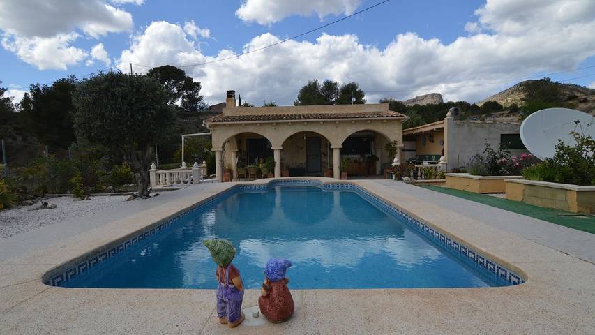Apartamento para 6 personas, con terraza además de jardín y piscina en Finestrat