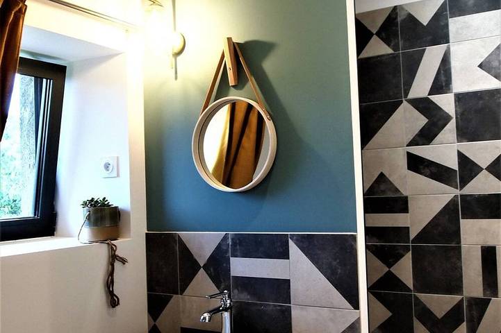 Gîte pour 2 personnes, avec jardin à Chanos-Curson