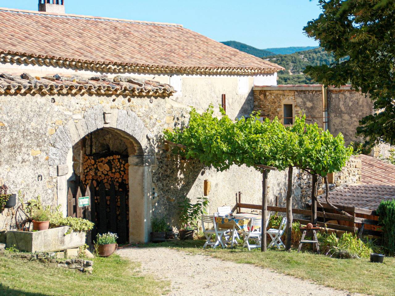Le Cèdre in Roche-Saint-Secret-Béconne, Région de nyons