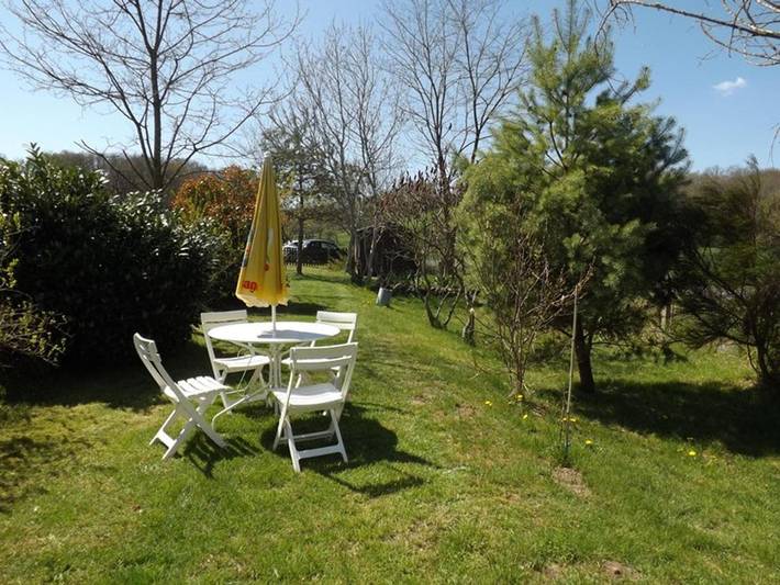 Location de vacances pour 3 personnes, avec jardin à Vebret - 2