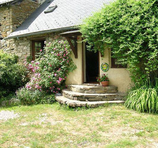 Le Chèvrefeuille in Oust, Parc naturel régional des Pyrénées ariégeoises