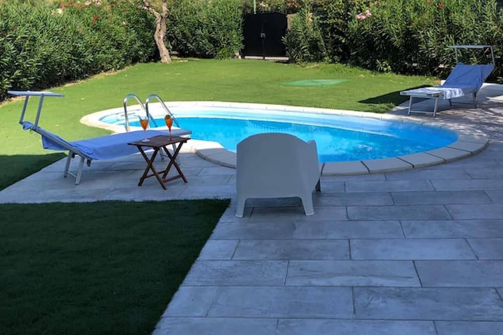 Villa with pool in a quite Village near the Beautiful Sandy beach of Costa Rei in Olia Speciosa, Cagliari e Dintorni