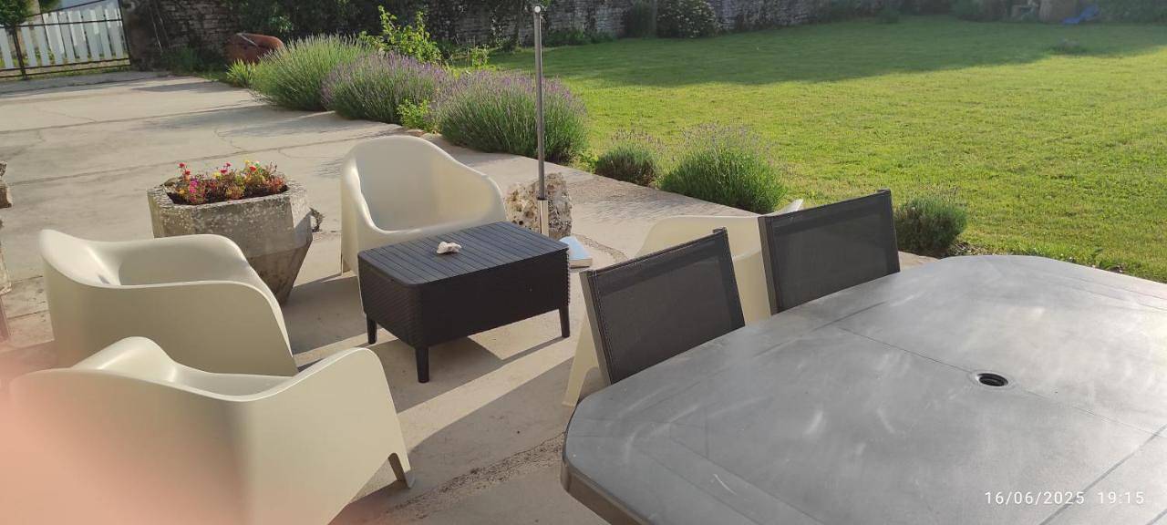 Appartement de vacances entier, Two-Bedroom Suite in Bonnefontaine, Jura Francais