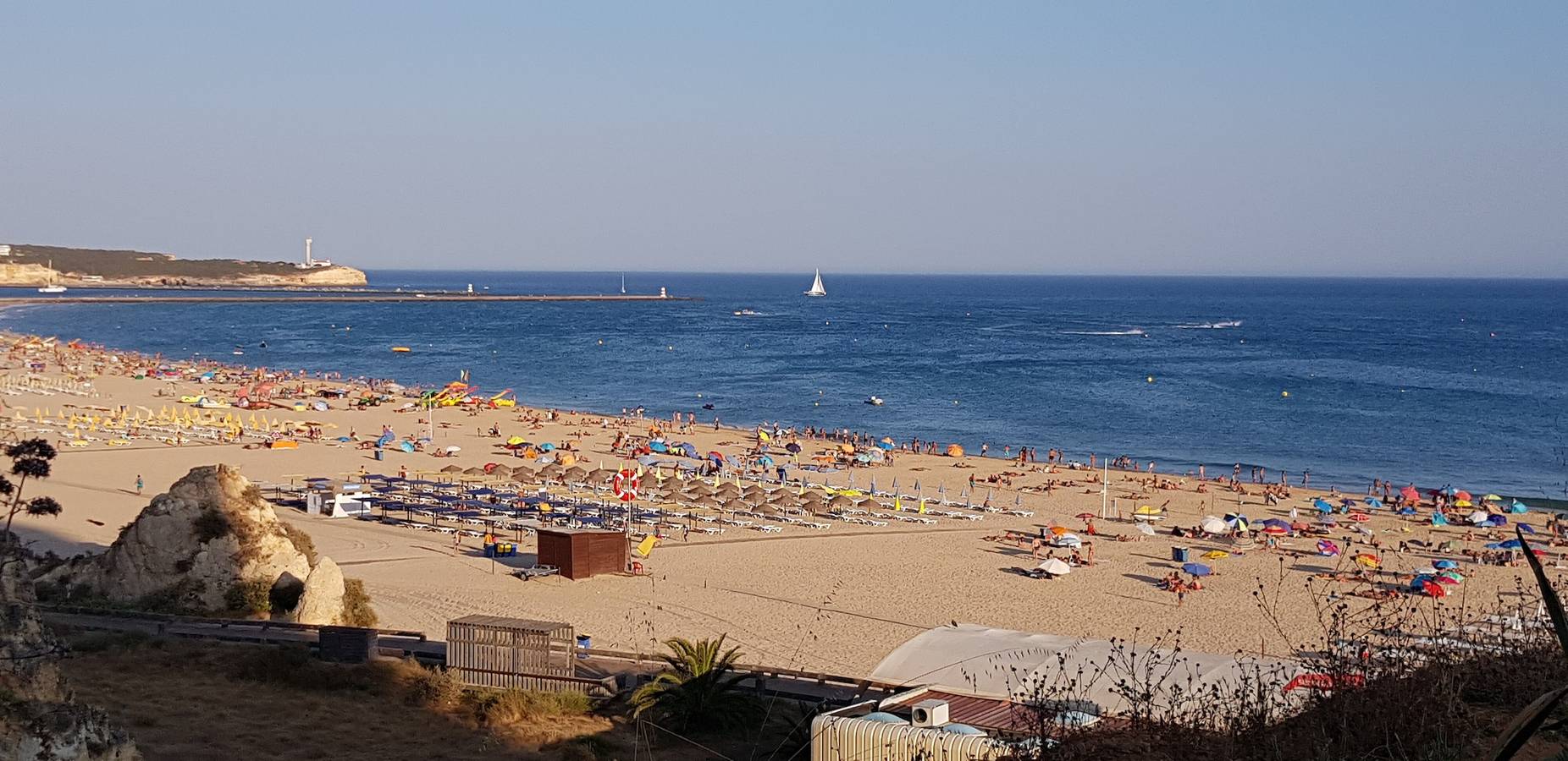 Ganze Wohnung, Ferienwohnung 'Rocha Beachside' mit Balkon und Wi-Fi in Praia da Rocha, Portimão