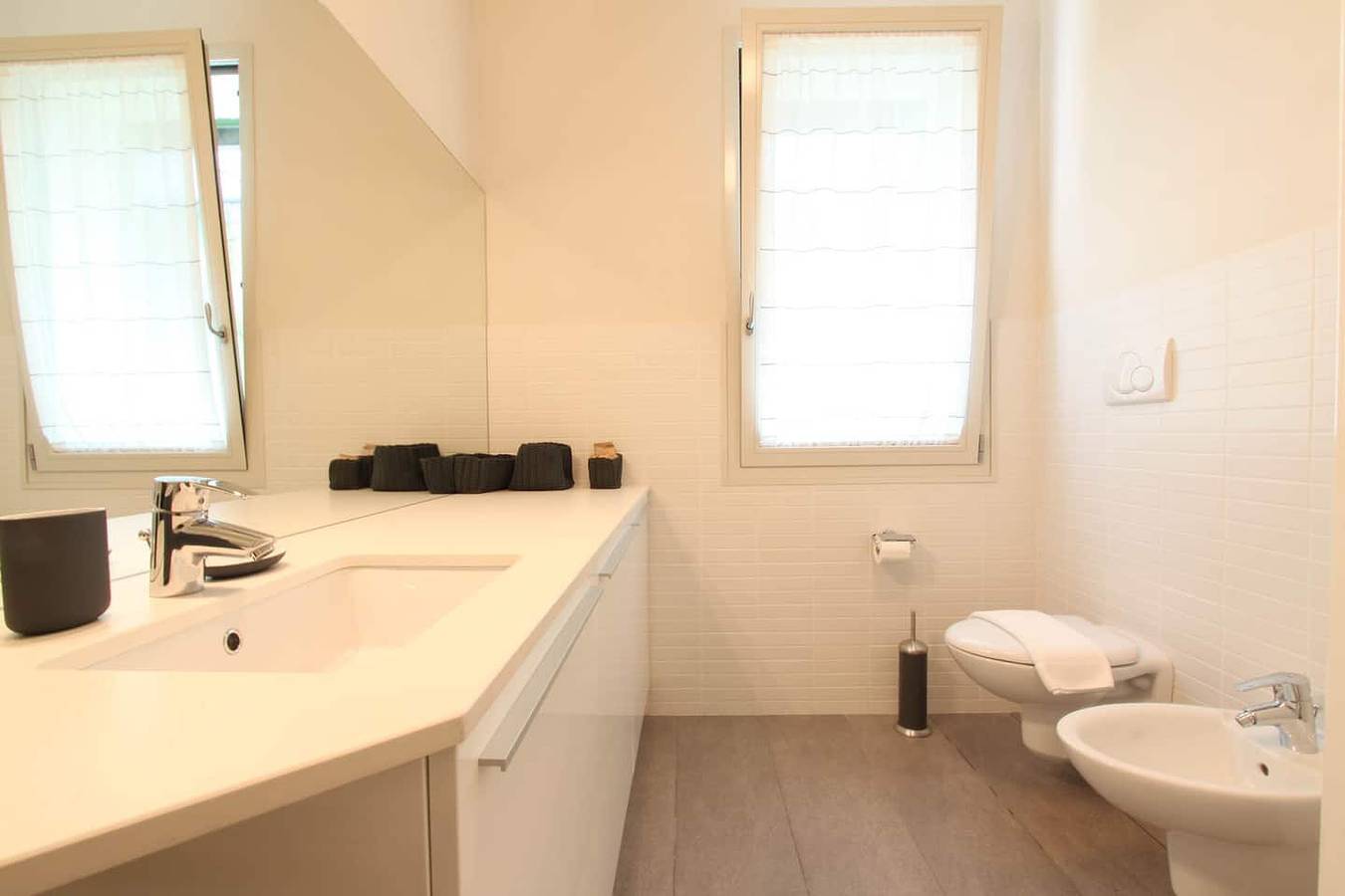 Ganze Ferienwohnung, The Green house on the Lake in Lezzeno, Comer See