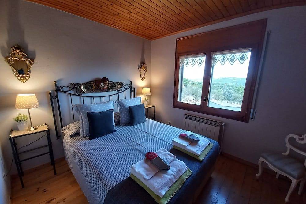Casa  de campo ideal para familias con sala de juegos de 500m2,gran zona piscina in Capellades, Interior de Barcelona
