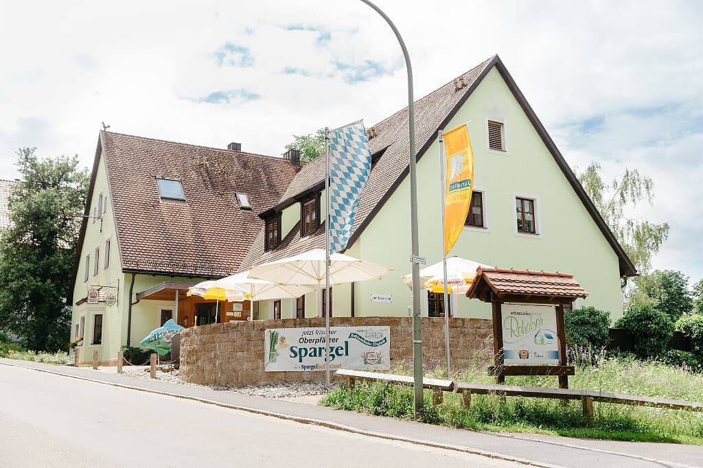 Gasthof Schloßbräu Lintach - Zimmer 3 mit Weiherblick in Freudenberg, Ostbayern