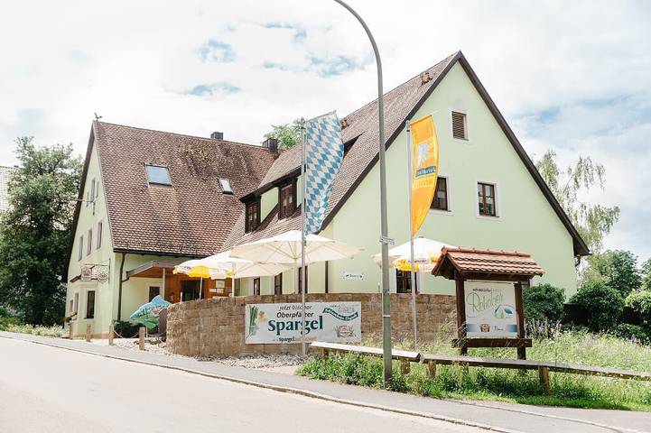 Gasthof Schloßbräu Lintach - Zimmer 3 mit Weiherblick in Freudenberg, Ostbayern
