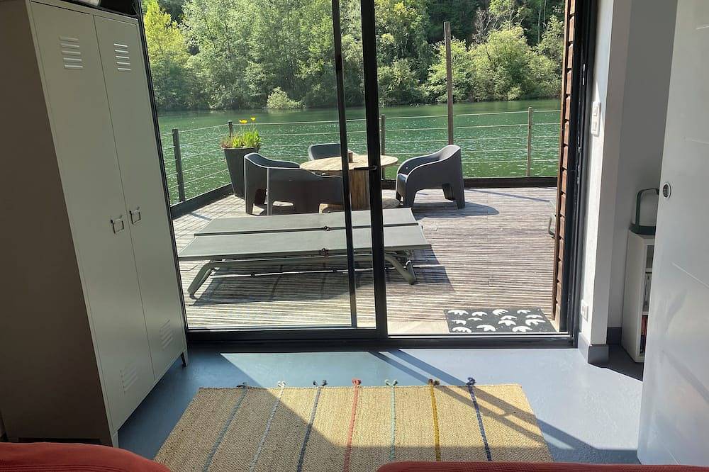 Pour les amoureux de la nature, très beau gite avec sa terrasse sur pilotis. in Jumilhac-le-Grand, Parc naturel régional Périgord-Limousin