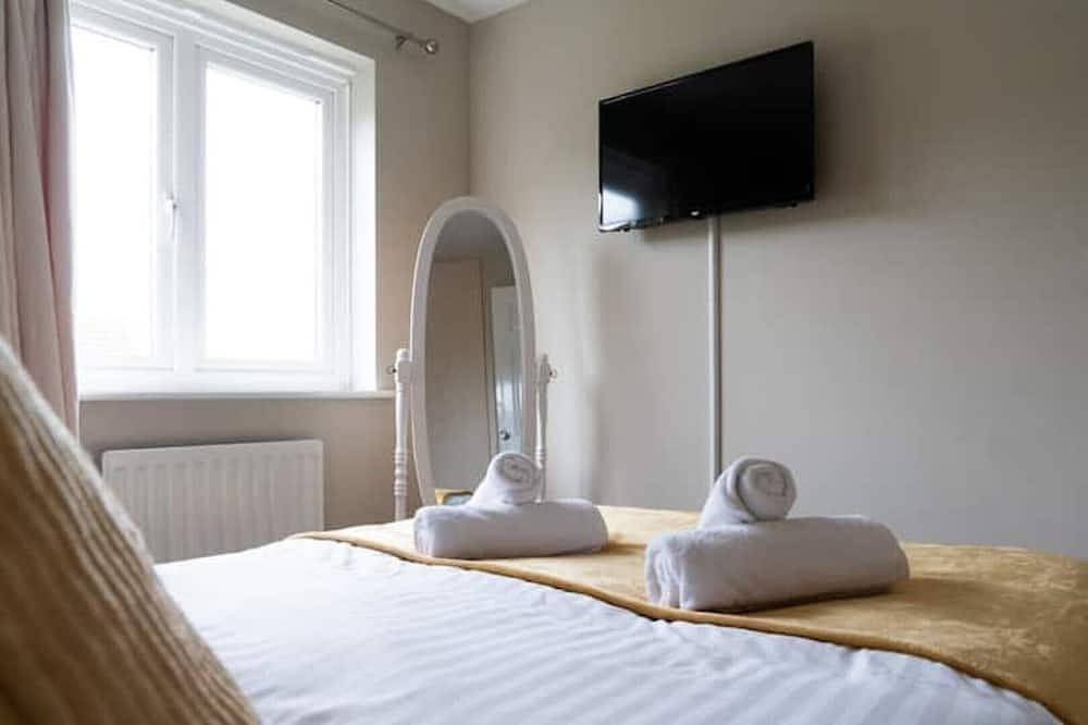 Entire 4 Bed House| Cosy |Luxury |Sleeps 7|Free Parking in Huntingdon, Cambridgeshire