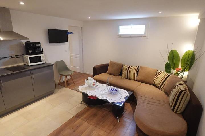 Gîte pour 3 personnes, avec terrasse à Chamarande