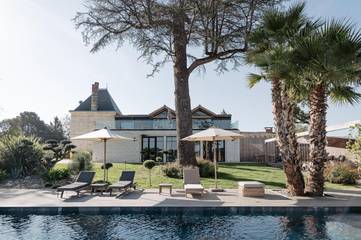 Cottage pour 18 personnes, avec jardin ainsi que vue et piscine à Carignan-de-Bordeaux