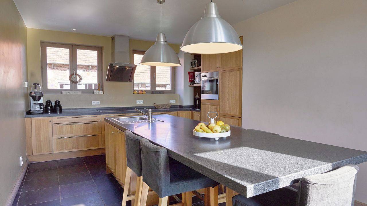 Geheel vakantieappartement, Vakantieappartement voor 24 personen met terras in Diksmuide, West-Vlaanderen