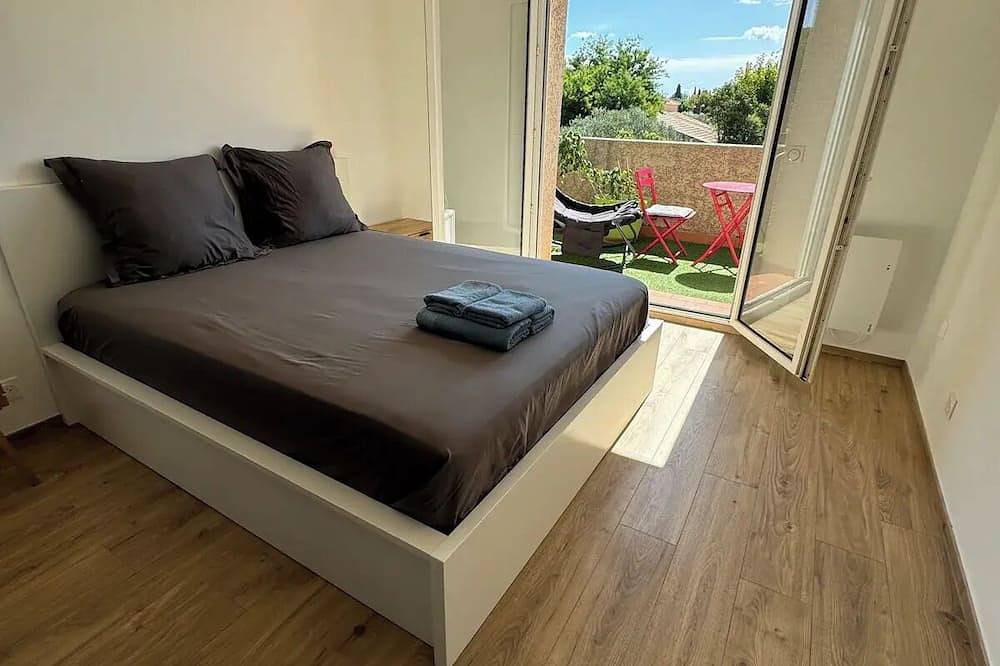 Family villa with pool, air-conditioning & independent studio. in Valergues, Côte d'Améthyste
