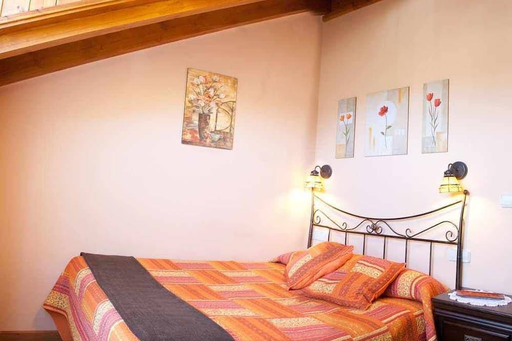 Entire apartment, Valdecarzana Apartments. Braña San Lorenzo Senda del Oso, 3 km from San Martín in Teverga, Cordillera Cantábrica