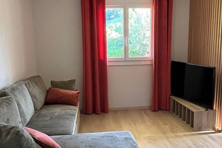 Appartement entier, T2 avec jardin privatif, parking sécurisé et cadre paisible proche centre-ville in Gap, Région de Gap