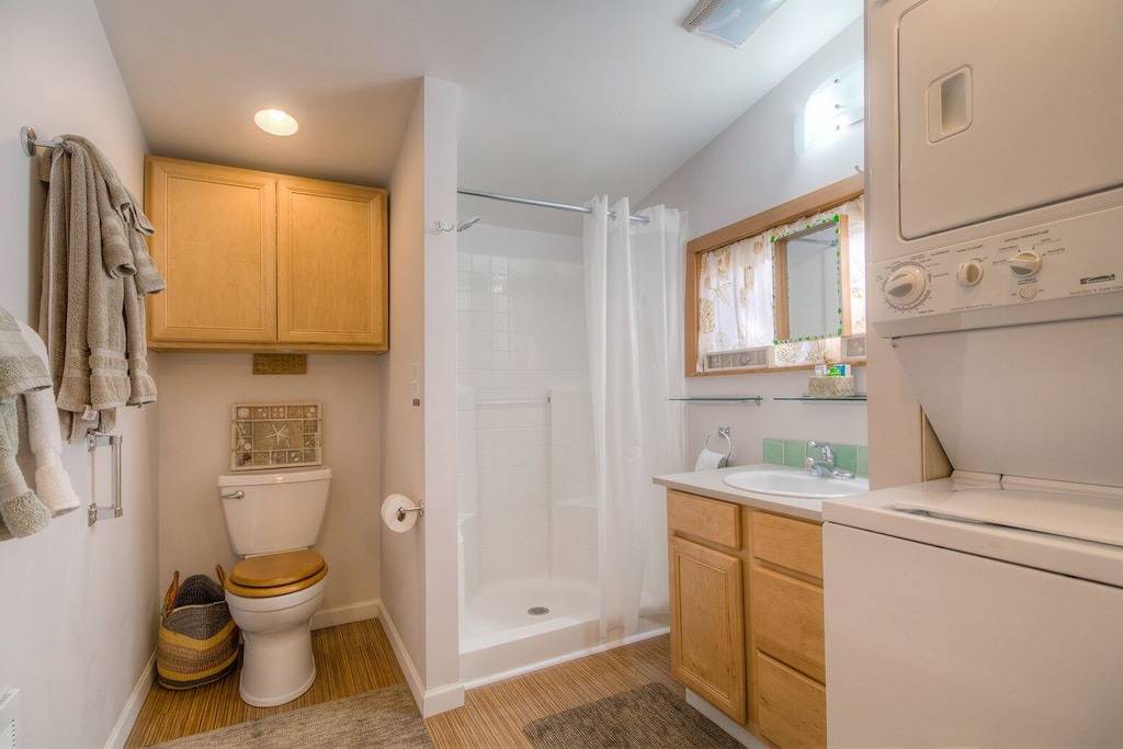 Neue Auflistung! Beach & Dock Zugang! Atemberaubender Ausblick! (Neil Bay Waterfront Retreat) in Roche Harbor, San Juan Island