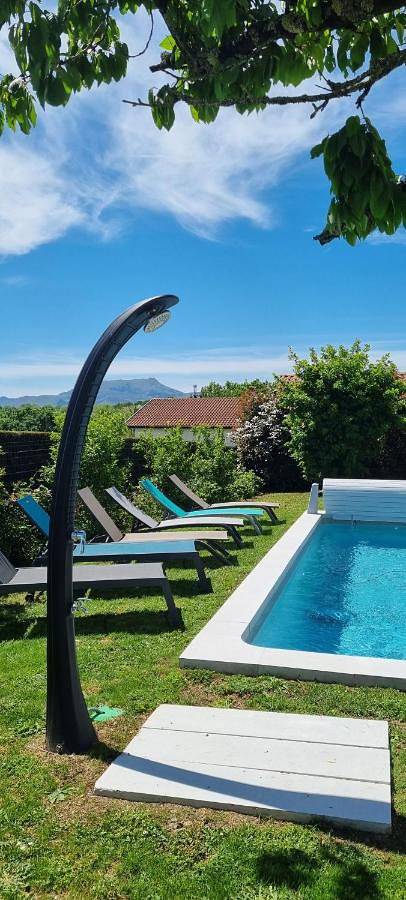 Gîte pour 14 personnes, avec piscine ainsi que vue et jardin à Ahetze - 2