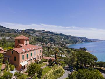 Ferienwohnung für 4 Personen, mit Ausblick und Terrasse sowie Garten in Ventimiglia